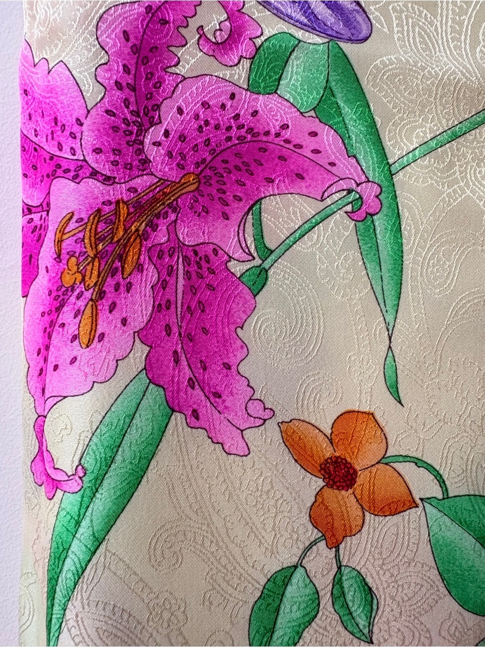 RARE Collectable Silk Leonard Paris Fabric (2 yards) - Picture 11 of 11